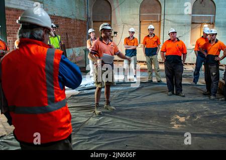 Arbeitsschutztreffen auf einer Baustelle in Hobart, Tasmanien Stockfoto