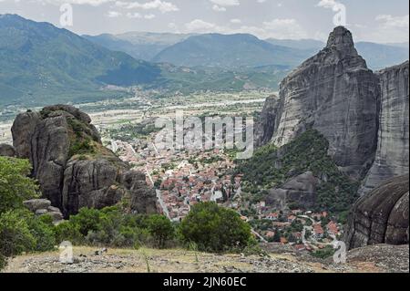 Die Luftaufnahme zur Stadt Kalambaka in Griechenland Stockfoto