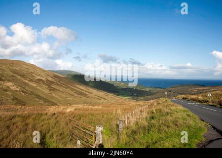 Blick entlang des Glen Shurig hinunter zur Brodick Bay, der Isle of Arran, Schottland Stockfoto