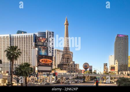Las Vegas, Nevada - 16. Mai 2018: Blick auf die Kasinos im Hotelresort am Las Vegas Boulevard, auch bekannt als Vegas Trip an einem sonnigen Tag. Stockfoto