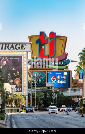 Las Vegas, Nevada - 16. Mai 2018: Blick auf die Kasinos im Hotelresort am Las Vegas Boulevard, auch bekannt als Vegas Trip an einem sonnigen Tag. Stockfoto