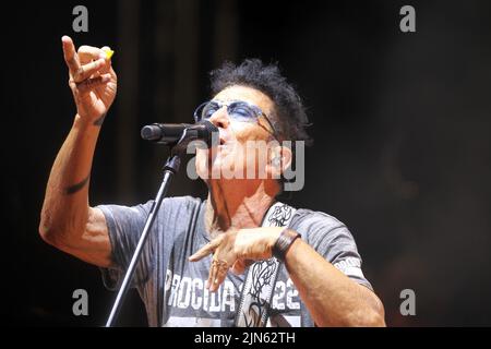 Bacoli, Italien. 08. August 2022. Konzert von Edoardo Bennato in Bacoli in der Provinz Neapel, Italien am 8. August 2022. (Foto: Salvatore Esposito/Pacific Press/Sipa USA) Quelle: SIPA USA/Alamy Live News Stockfoto