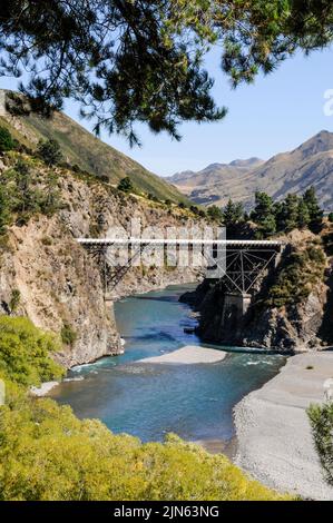 Die Waiau Ferry Bridge über den Waiau River in der Nähe von Hanmer Village, einem Hamner Springs & Spa Resort in den Canterbury Plains auf South Island in Neuseeland Stockfoto