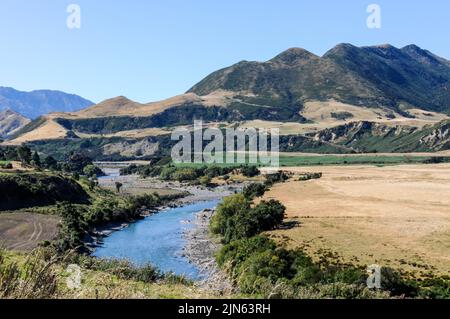 Der Waiau River liegt in der Nähe des Hanmer Hot Springs Resorts in den Canterbury Plains auf South Island in Neuseeland. Stockfoto