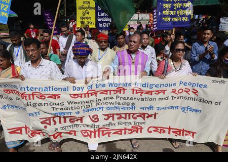 Dhaka, Bangladesch. 9. August 2022. Mitglieder der ethnischen Minderheiten Bangladeschs feiern den Internationalen Tag der indigenen Völker der Welt in Dhaka, Bangladesch, 9. August 2022. (Bild: © Suvra Kanti das/ZUMA Press Wire) Bild: ZUMA Press, Inc./Alamy Live News Stockfoto