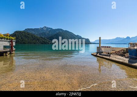 Der Hafen von St. Gilgen, einem Dorf am Wolfgangsee im österreichischen Bundesland Salzburg, im Salzkammergut. Österreich Stockfoto