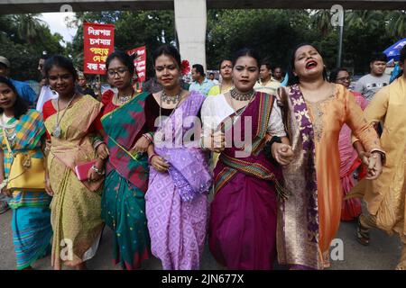 Dhaka, Bangladesch, 9. August 2022. Mitglieder der ethnischen Minderheiten Bangladeschs feiern den Internationalen Tag der indigenen Völker der Welt in Dhaka, Bangladesch, 9. August 2022. Foto von Suvra Kanti das/ABACAPRESS.COM Stockfoto