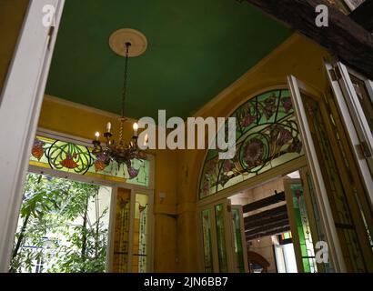 Interieur von Habana 1791 ein koloniales Herrenhaus aus dem 18.. Jahrhundert, das als Parfümmuseum mit maßgeschneiderten Düften und historischen Artefakten in Havanna Kuba dient. Stockfoto