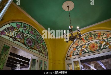 Interieur von Habana 1791 ein koloniales Herrenhaus aus dem 18.. Jahrhundert, das als Parfümmuseum mit maßgeschneiderten Düften und historischen Artefakten in Havanna Kuba dient. Stockfoto