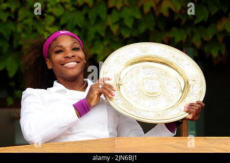 Datei-Foto vom 07-07-2012 von Serena Williams, die ihren bevorstehenden Rücktritt vom Tennis angekündigt hat. Ausgabedatum: Dienstag, 9. August 2022. Stockfoto