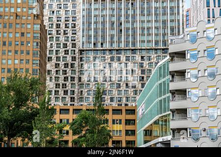 Rotterdam Stadtzentrum, Oudehaven, historischer Hafen, moderne Stadtkulisse, Niederlande, Stockfoto