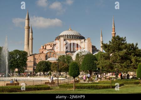 Istanbul, Türkei: Hagia Sophia. Erbaut vom östlichen römischen Kaiser Justinian I. als christliche Kathedrale von Konstantinopel Stockfoto