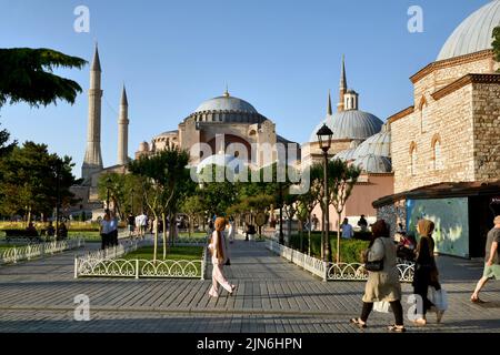 Istanbul, Türkei: Hagia Sophia. Erbaut vom östlichen römischen Kaiser Justinian I. als christliche Kathedrale von Konstantinopel Stockfoto