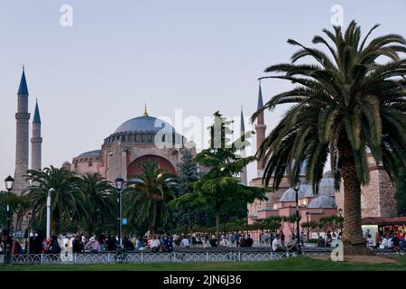 Istanbul, Türkei: Hagia Sophia. Erbaut vom östlichen römischen Kaiser Justinian I. als christliche Kathedrale von Konstantinopel Stockfoto