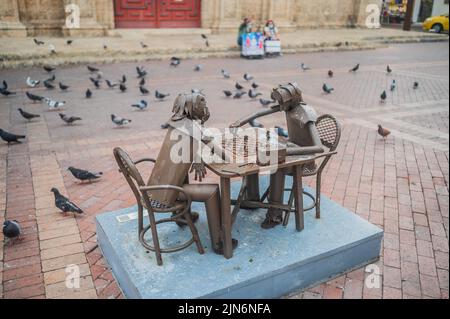 Skulptur, die Schachspieler auf der Plaza de San Pedro Claver, Cartagena, Kolumbien darstellt Stockfoto