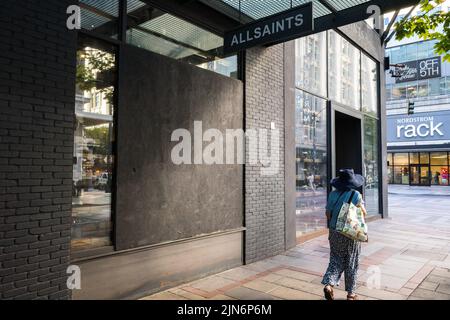 Seattle, USA. 8. August 2022. Am 5. an Bord von All Saints und Pine in Westlake. Stockfoto