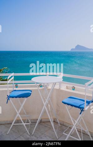 Apartment Balkon mit Blick auf das Mittelmeer in Altea, Alicante, Spanien Stockfoto
