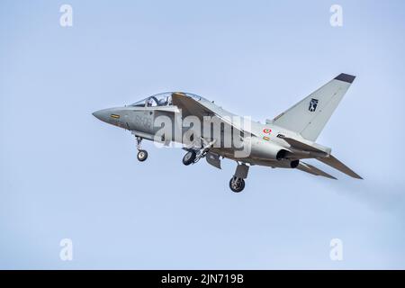 Italienische Luftwaffe - Leonardo T-346A Master Jet Trainer in der Luft auf der Royal International Air Tattoo 2022 Stockfoto