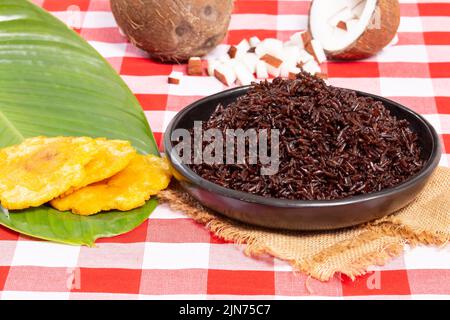 Reis mit Kokosnuss typisches Gericht der Karibikküste Stockfoto