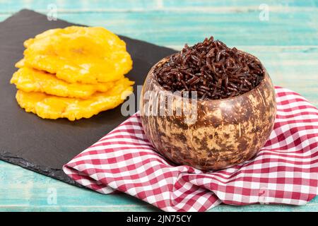 Reis mit Kokosnuss typisches Gericht der Karibikküste Stockfoto