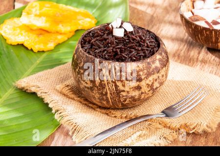 Reis mit Kokosnuss typisches Gericht der Karibikküste Stockfoto