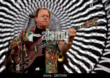 Mark King, Level 42 auf der Bühne des Lets Rock Liverpool 2022 Stockfoto