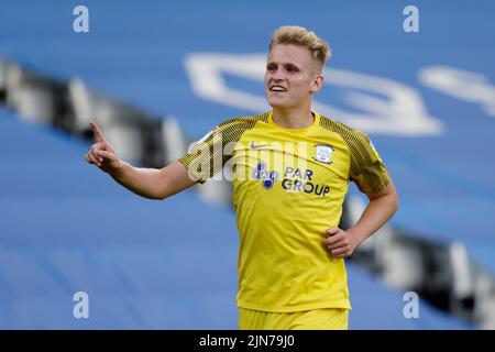 Ali McCann von Preston North End feiert sein Tor beim Carabao Cup, dem ersten Spiel der Runde im John Smith's Stadium, Huddersfield. Bilddatum: Dienstag, 9. August 2022. Stockfoto