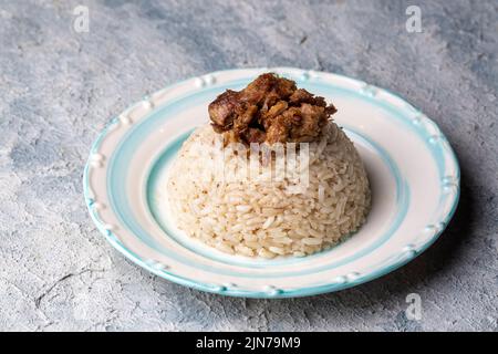 Türkisches Fleisch et kavurma mit Reis - pilav (türkischer Name; kurban kavurma, pilav ustu kavurma) Stockfoto