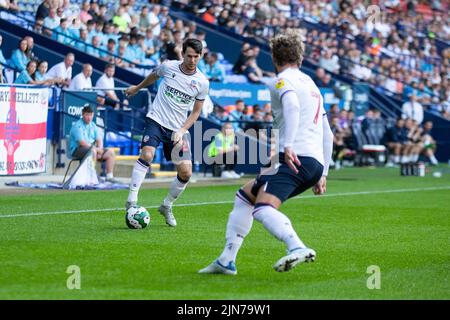 Bolton, Großbritannien. 9.. August 2022. Gethin Jones (2) von Bolton Wanderers in Aktion beim Carabao Cup-Spiel zwischen Bolton Wanderers und Salford City am Dienstag, den 9.. August 2022, im University of Bolton Stadium in Bolton. (Kredit: Mike Morese | MI News) während des Carabao Cup-Spiels zwischen Bolton Wanderers und Salford City im University of Bolton Stadium, Bolton am Dienstag, 9.. August 2022. (Kredit: Mike Morese | MI News) Kredit: MI News & Sport /Alamy Live News Stockfoto