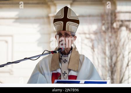 Buenos Aires, Argentinien. 7. August 2022. Der Erzbischof von Buenos Aires, Kardinal Mario Aurelio Poli, spricht während der traditionellen Messe in San Cayetano, die jeden 7. August gefeiert wird. Nach zwei Jahren Pandemie wurde das große Fest von San Cayetano in der Kirche Santuario San Cayetano, im kosmopolitischen Viertel Liniers der Stadt Buenos Aires, erneut gefeiert. Wie jedes Jahr im August 7 konnten viele Gläubige das Bild berühren und den Heiligen der Arbeit verehren, um um Brot, Frieden und Nahrung zu bitten. (Bild: © Nacho Boullosa/SOPA Images via ZUMA Press Wire) Stockfoto