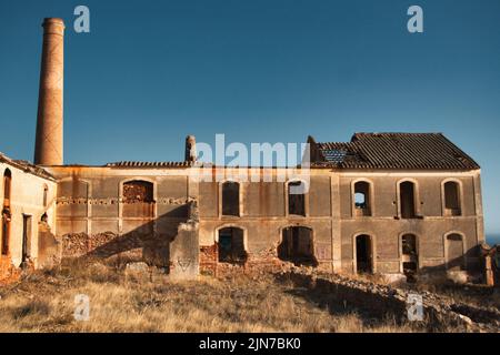 Die Ruinen der Zuckerfabrik San Joaquín, einer verlassenen Zuckerfabrik zwischen Nerja und Maro in Südspanien. Stockfoto