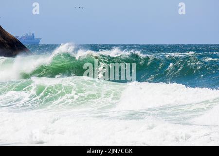 Wellen Sie am Rudder Beach an der Codaba in Rio de Janeiro Stockfoto