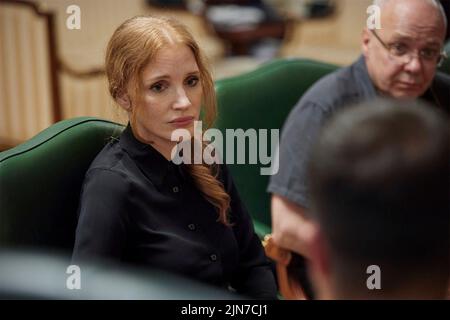 Kiew, Ukraine. 07. August 2022. Der ukrainische Präsident Wolodymyr Zelenskyy, links, unterhielt sich mit der Oscar-prämierten amerikanischen Schauspielerin Jessica Chastain während eines persönlichen Treffens im Mariinskyi-Palast am 7. August 2022 in Kiew, Ukraine. Früher am Tag besuchten die Chasten das Okhmatdyt Kinderkrankenhaus. Quelle: Sarsenov Daniiar/Ukraine Presidency/Alamy Live News Stockfoto