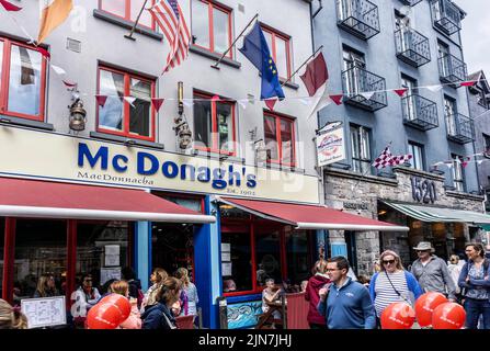 McDonaghs Fish and Chip Bar in der Quay Street Galway. Stockfoto