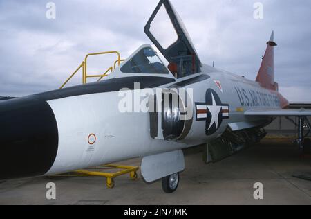 F-106 Delta Dart im Nebengebäude des San Diego Aerospace Museum im Gillespie Field in El Caschon, Kalifornien Stockfoto