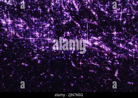 Glitzernde, glitzernde, violette Lametta-Hintergrundstruktur Stockfoto