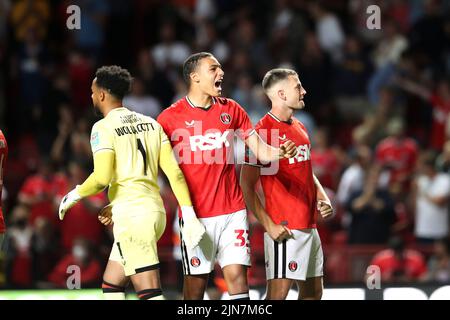 The Valley, London am Dienstag, den 9.. August 2022. Charlton Athletic feiert den Sieg nach dem Elfmeterschießen während des Carabao Cup-Spiels zwischen Charlton Athletic und Queens Park Rangers am Dienstag, dem 9.. August 2022 im Valley, London. (Kredit: Tom West | MI News) Kredit: MI Nachrichten & Sport /Alamy Live News Stockfoto