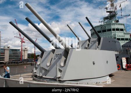 HMS Belfast liegt an der Themse Stockfoto