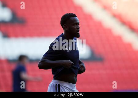 The Valley, London am Dienstag, den 9.. August 2022. Diallang Jaiyesimi von Charlton Athletic erwärmt sich während des Carabao Cup-Spiels zwischen Charlton Athletic und Queens Park Rangers am Dienstag, dem 9.. August 2022 im The Valley, London. (Kredit: Tom West | MI News) Kredit: MI Nachrichten & Sport /Alamy Live News Stockfoto