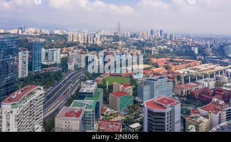 Santa Fe Gebiet von Mexiko-Stadt, Mexiko Luftaufnahme Stockfoto