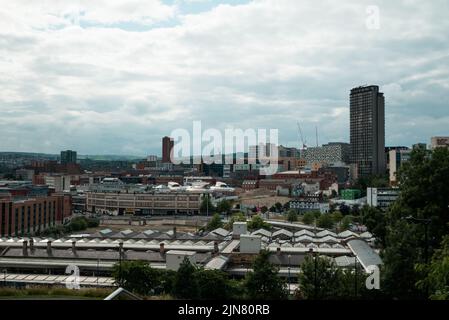 Ein Stadtbild von Sheffield in England, Großbritannien an einem bewölkten Tag Stockfoto