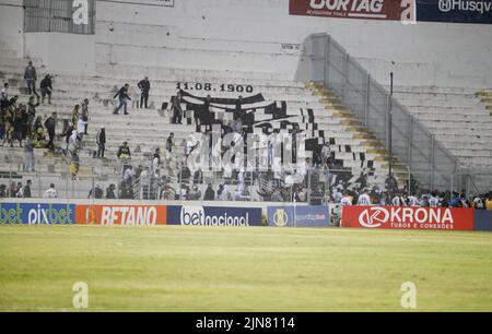 Campinas, Brasilien. 09. August 2022. SP - Campinas - 09/08/2022 - BRASILEIRO SERIE B 2022 PONTE PRETA X VASCO - Liga entre as torcidas de Ponte Preta durante partida contra Vasco no estadio Moises Lucarelli pelo campeonato Brasileiro B 2022. Foto: Rogerio Capela/AGIF/Sipa USA Quelle: SIPA USA/Alamy Live News Stockfoto