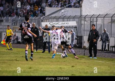 Campinas, Brasilien. 09. August 2022. Wallisson während des Spiels zwischen Ponte Preta x Vasco, gültig für die Serie B der Brasilianischen Meisterschaft, das an diesem Dienstag im Estádio Moisés Lucarelli in Campinas/SP ausgetragen wird (09). Quelle: Pedro Teixeira/FotoArena/Alamy Live News Stockfoto