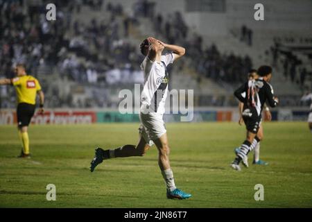 Campinas, Brasilien. 09. August 2022. SP - Campinas - 09/08/2022 - BRASILEIRO SERIE B 2022 PONTE PRETA X VASCO - Yago jogador do Ponte Preta lamenta Chance perdida durante partida contra o Vasco no estadio Moises Lucarelli pelo campeonato Brasileiro B 2022. Foto: Rogerio Capela/AGIF/Sipa USA Quelle: SIPA USA/Alamy Live News Stockfoto
