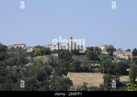 LANDSCHAFTSDORF Sorbolongo in der Provinz Pesaro und Urbino in den Marken in Italien Stockfoto