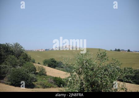 LANDSCHAFTSDORF Sorbolongo in der Provinz Pesaro und Urbino in den Marken in Italien Stockfoto