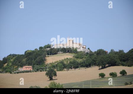 LANDSCHAFTSDORF Sorbolongo in der Provinz Pesaro und Urbino in den Marken in Italien Stockfoto