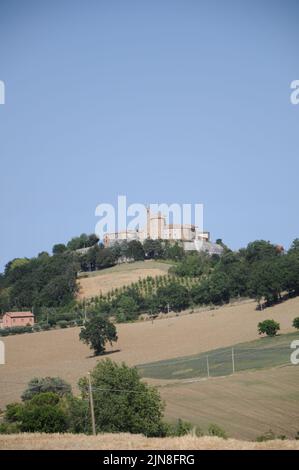 LANDSCHAFTSDORF Sorbolongo in der Provinz Pesaro und Urbino in den Marken in Italien Stockfoto