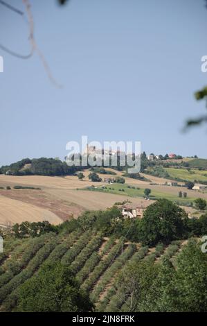 LANDSCHAFTSDORF Sorbolongo in der Provinz Pesaro und Urbino in den Marken in Italien Stockfoto