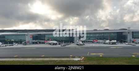 Turkish Airlines Flugzeuge am internationalen Flughafen Istanbul. Stockfoto
